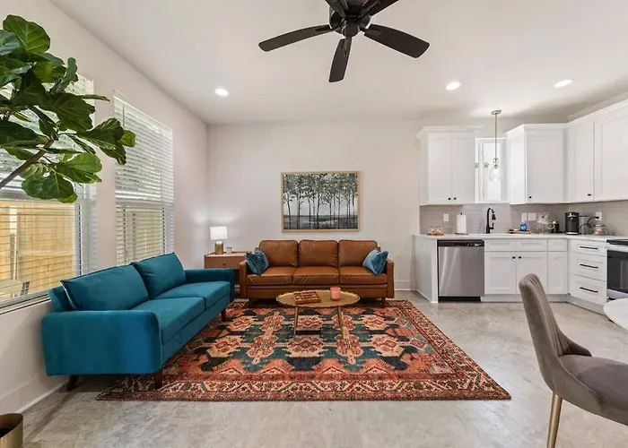 C'est Bon House/2 King Beds*cajun Luxury*coffee Holiday home Lafayette